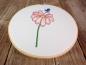 Preview: Stickmotiv Blume Marge mit Schmetterling - Download Stickdatei von FADENFRISCH