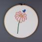 Preview: Stickmotiv Blume Marge mit Schmetterling - Download Stickdatei von FADENFRISCH