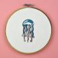 Preview: Stickmotiv Qualle Iris - buntes Meerestier - Download Stickdatei von FADENFRISCH