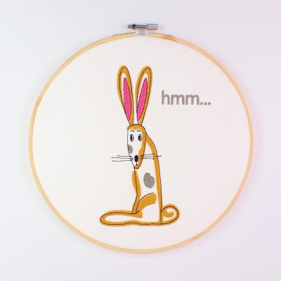 Stickmotiv Frühlingshase “hmm...” - Download Stickdatei von FADENFRISCH