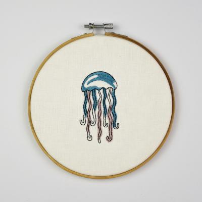 Stickmotiv Qualle Iris - buntes Meerestier - Download Stickdatei von FADENFRISCH