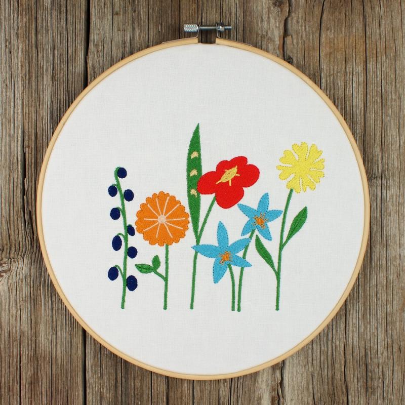 Stickmotiv frühlingshafte Blumenwiese - Download Stickdatei von FADENFRISCH