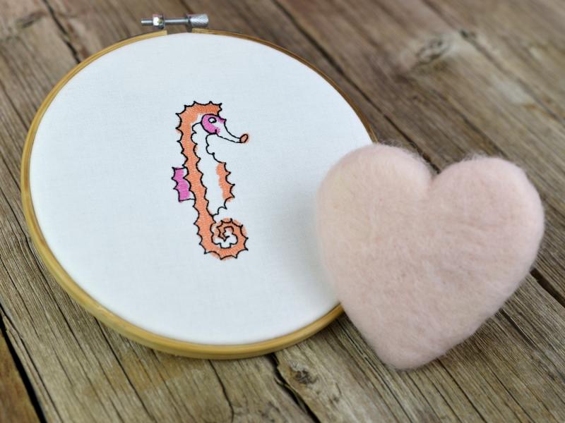 Stickmotiv Seepferdchen Julia - Download Stickdatei von FADENFRISCH